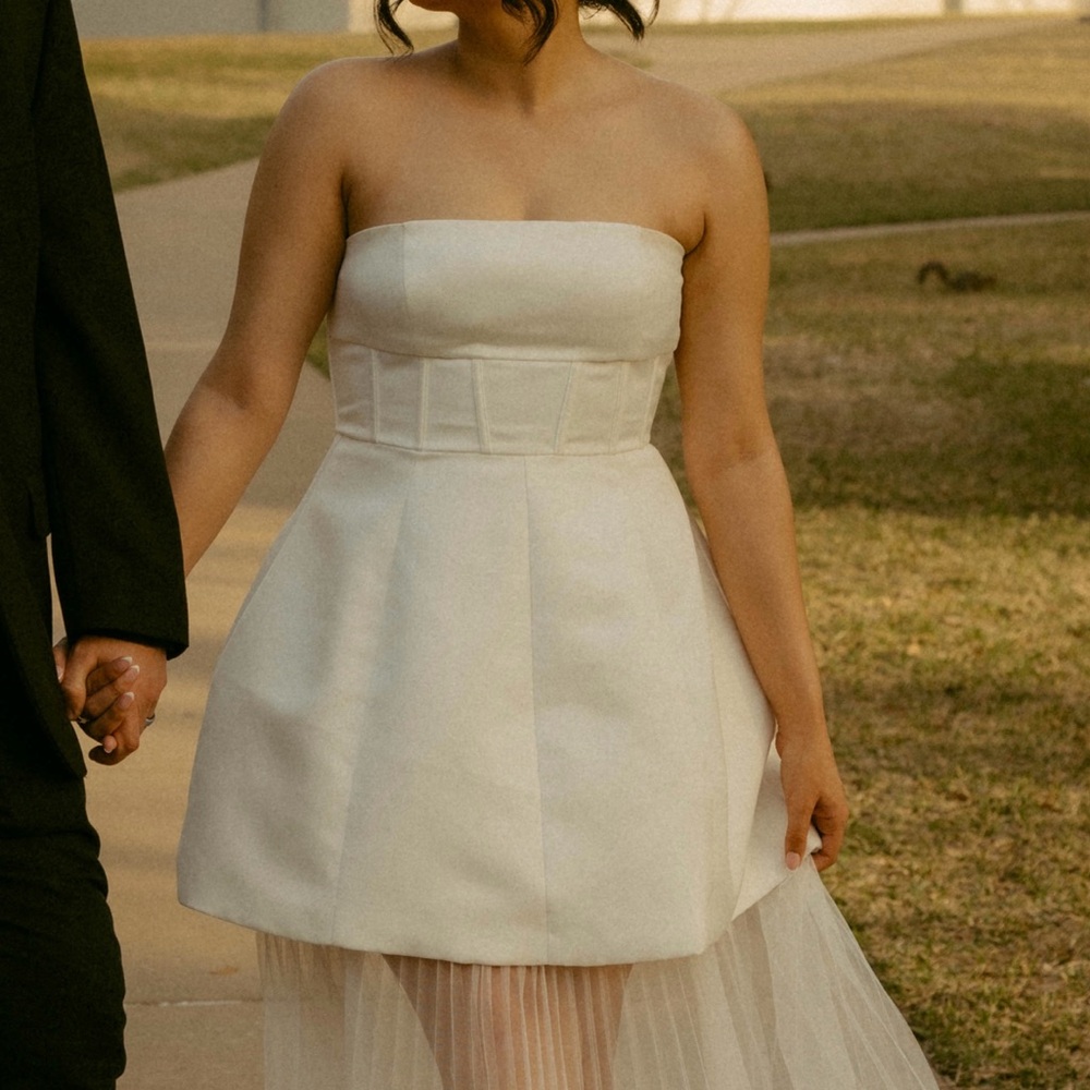 Elegant White Strapless Dress
